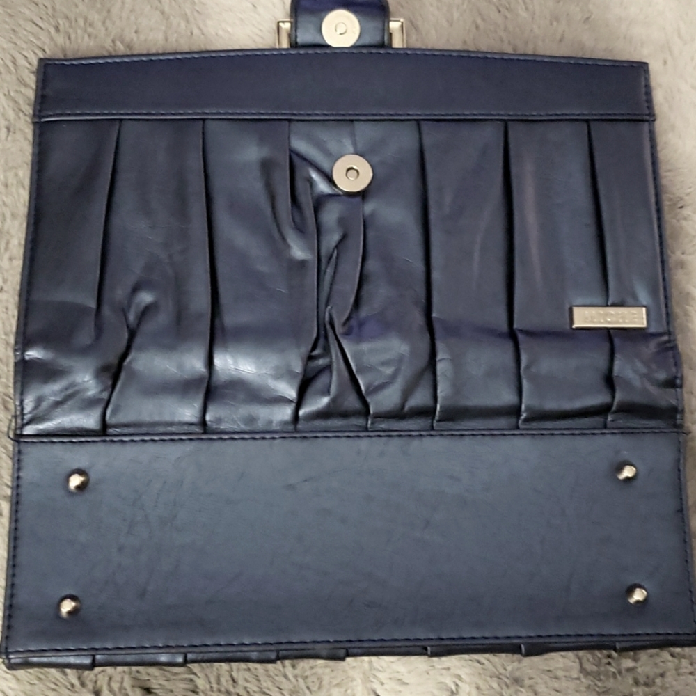 Miche vintage magnetic purse cover. Like new condition never used .
